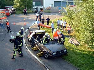 Bild: Rettung einer eingeklemmten Person aus ihrem Fahrzeug