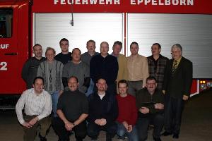 Bild: Der neue Vorstand des L&amp;ouml;schbezirks Eppelborn zusammen mit der L&amp;ouml;schbezirksf&amp;uuml;hrung und Wehrf&amp;uuml;hrer Recktenwald