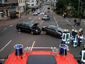 Bild: Der Fahrer eines aus Richtung Dirmingen kommenden Fahrzeuges fuhr trotz Rotlicht in die Kreuzung ein und kollidierte mit einem entgegenkommenden Fahrzeug
