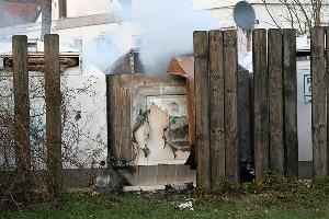 Bild: Durch den Brand wurde der Papiercontainer erheblich in Mitleidenschaft gezogen