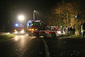Bild: Neben der Feuerwehr war auch der Rettungsdienst mit mehreren Fahrzeugen im Einsatz