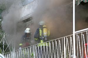 Bild: Dichter Rauch erschwerte die Arbeiten der Feuerwehr