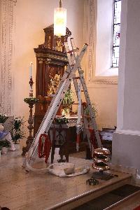 Bild: Geschm&amp;uuml;ckter Altar in der Pfarrkirche St. Sebastian
