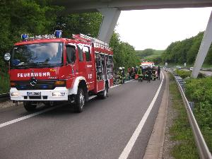 Bild: Feuerwehr an der Einsatzstelle zwischen den Anschlussstellen Eppelborn und Tholey