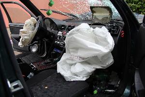 Bild: Beide Airbags des Unfallfahrzeugs hatten ausgel&amp;ouml;st