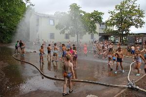 Bild: Hitzeeinsatz der Feuerwehr an der Grundschule Eppelborn