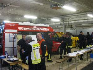Bild: Der Einsatzleitwagen der Feuerwehr Illingen unterst&amp;uuml;tzte im Ger&amp;auml;tehaus in Eppelborn